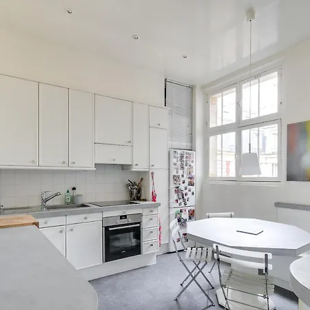 Appartement Courcelles Apartment