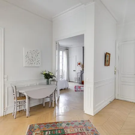 Appartement Courcelles Apartment