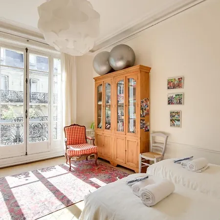 Appartement Courcelles Апартаменты *
