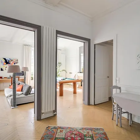 Appartement Courcelles Apartment